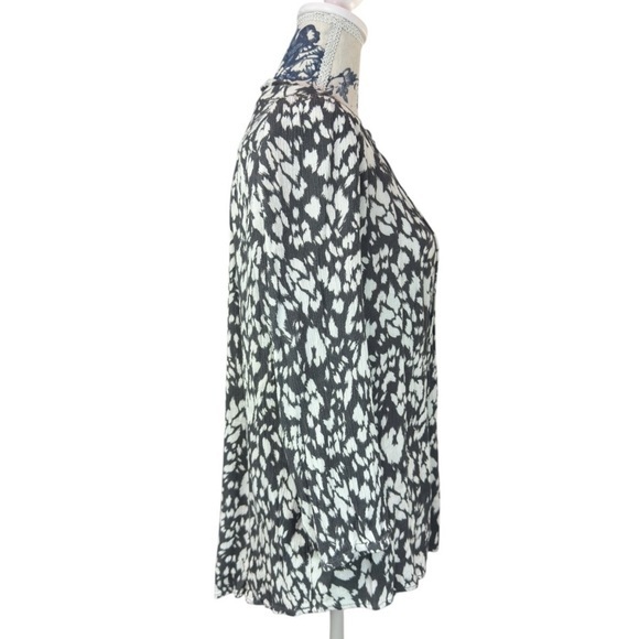 Monday Fun Black & White Abstract Print Blouse – Size L, 100% Rayon - Picture 5 of 7